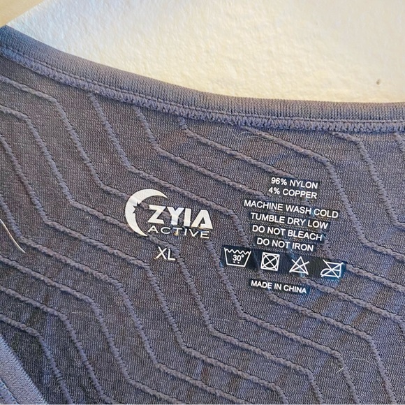Zyia Active Gray Zig Zag Pattern Tank Top Size XL - Picture 3 of 5